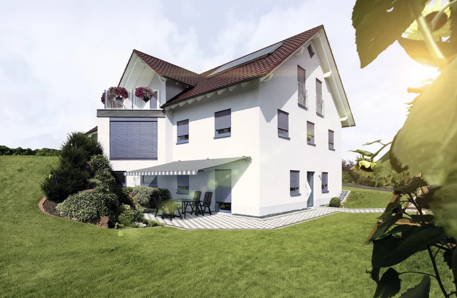 Modernes Einfamilienhaus und Terrasse