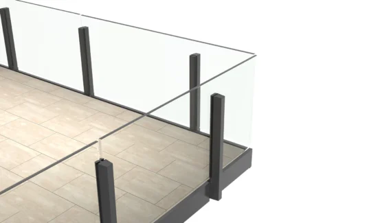 Moderne Glasgeländer auf einer Terrasse